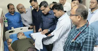 মুগ্ধের পিতার চিকিৎসার খোঁজ নিলেন প্রধানমন্ত্রী